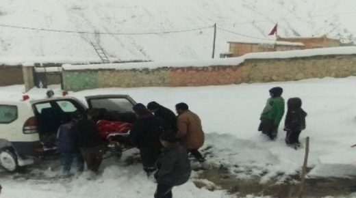 ميدلت: نشطاء ينبهون إلى الأوضاع المأساوية لنساء الجبال ويحذرون من استمرار نزيف الأرواح
