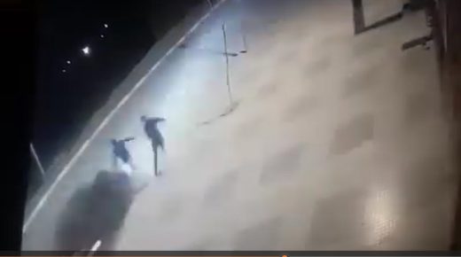 ميدلت – سيارة مجنونة بتونفيت تدهس ثلاثة شبان وترسلهم للمستشفى الجهوي بالراشيدية. + فيديو الحادثة.
