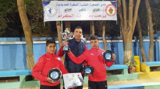 ميدلت – تتويج شبان جمعية الصداقة للكرة الحديدية بميدلت بكاس عصبة جهة درعة تافيلالت للكرة الحديدية.