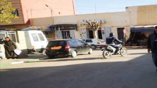 عناصر الصقور بالمنطقة الإقليمية للامن بميدلت توقف (كراب ) ومعاونيه و تحجز 260 قنينة خمر.
