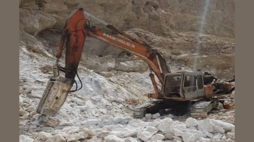 ميدلت..**”وقفة احتجاجية لأعضاء وذوي حقوق الجماعة السلالية (موكر) ضد استنزاف موارد وادي كير”**