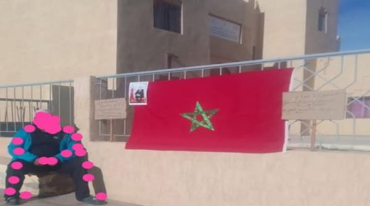 الريش – إعتصام شخص من ذوي الاحتياجات الخاصة ( ذوي الهمم) بعد حرمانه من قفة رمضان.