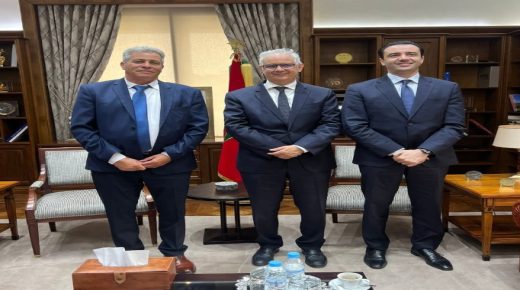 الرباط- لقاء مع وزير التجهيز والماء وترافع نائبين برلمانيين معه على مشاريع هامة بعمالة ميدلت.